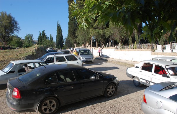 Gördes Kabristanı Doldu Taştı