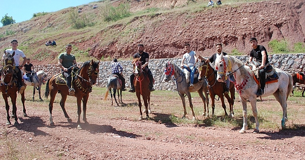 Fundacık Mahallesinde Cirit Oyunu