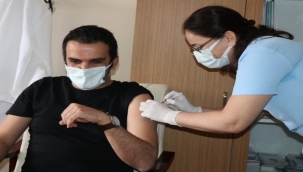 Gördes'te Sağlık Çalışanları Aşılanıyor