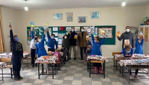 Kobaklar İlkokulu Öğrencilerine Kitap Hediyesi
