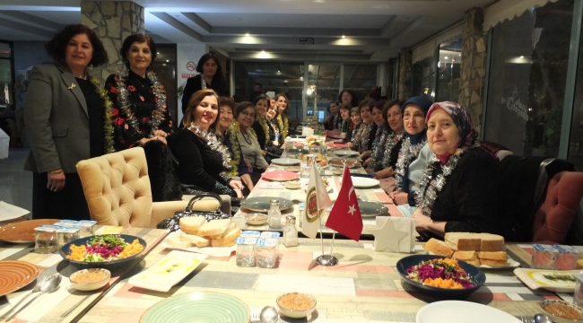 Dernek Üyeleri Yeni Yıl Yemeğinde Buluştu