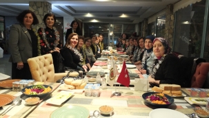 Dernek Üyeleri Yeni Yıl Yemeğinde Buluştu