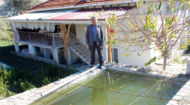 Yağmur Sularını Havuzda Topluyor