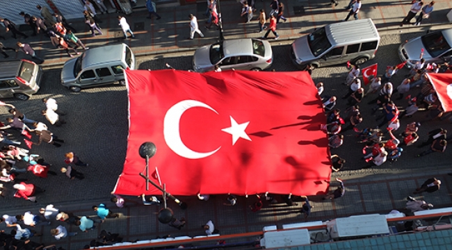 Bayrağını Al Yürüyüşe Gel!