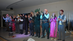 Asker Makbule Oyunu Duyguları Coşturdu