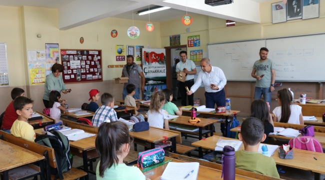 Başkan Akyol'dan Öğrencilere Dondurma Sürprizi