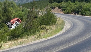 Tır Devrildi Yol 2.5 Saat Kapalı Kaldı