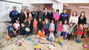 Manisa Depremzedeleri Bağrına Bastı