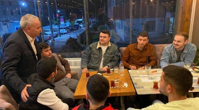 CHP'li Bakırlıoğlu Gördes'te Üreticiyi, Esnafı ve Öğrencileri Dinledi
