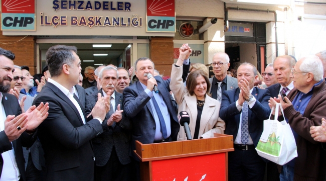 CHP'li Balaban'dan Parti Binası Önünde Açıklama