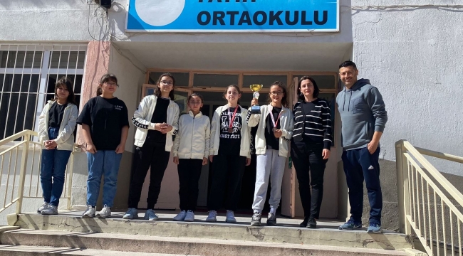 Fatih Ortaokulu Öğrencilerinin Tenis Başarısı