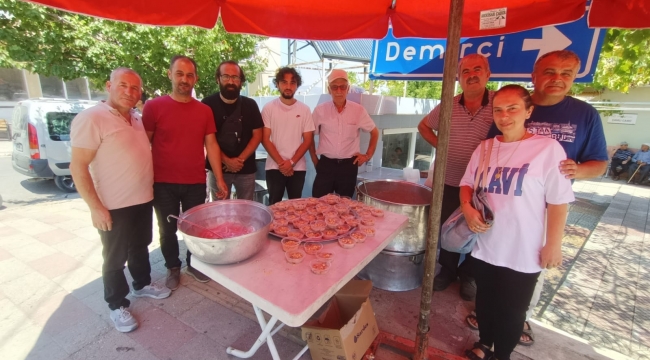 Gurbetçi Aileden Aşure Hayrı