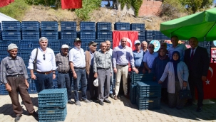 Büyükşehirden Gördes'e 9000 Meyve Kasası