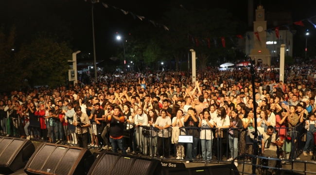 Kurtuluş Şenliklerinde 90'lar Şöleni