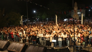 Kurtuluş Şenliklerinde 90'lar Şöleni