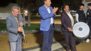 Başarıya Davul Zurnalı Karşılama