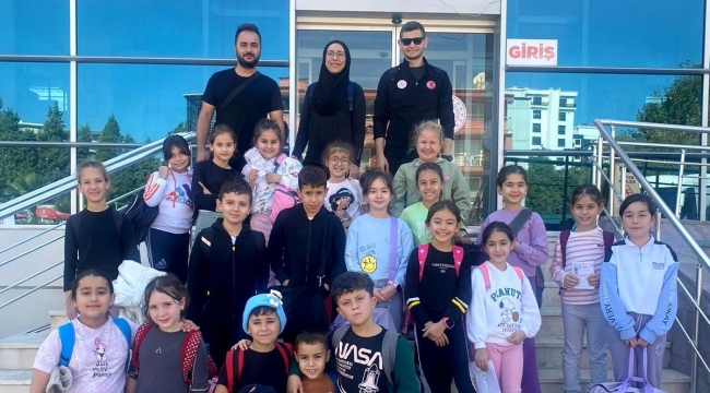 Manisa'da Amatör Yüzücüler Kıyasıya Yarıştı