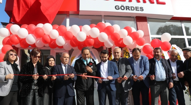 Gördes Eczanesi Düzenlenen Törenle Açıldı