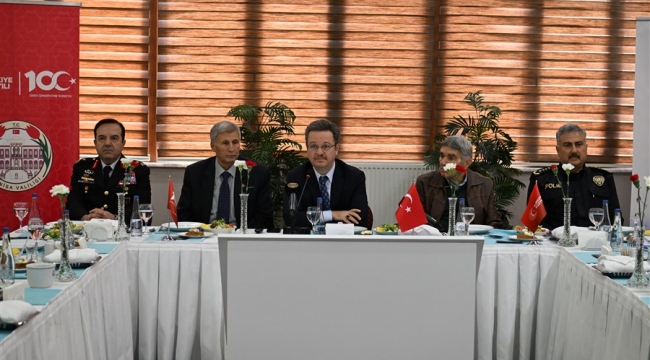 Vali Ünlü Yerel ve Ulusal Basın Mensuplarıyla Bir Araya Geldi 