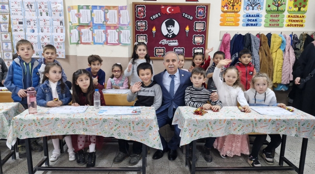 Yarıyıl Tatiline Giren Öğrencilerin Karne Sevinci