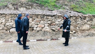 Eski Gördes Kabristanında Duvar Yenilendi