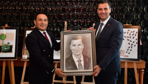 Başkan Zeyrek Karikatür Sergisini Gezdi