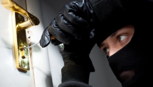 Aynı Apartmanda İki Daire Soyuldu