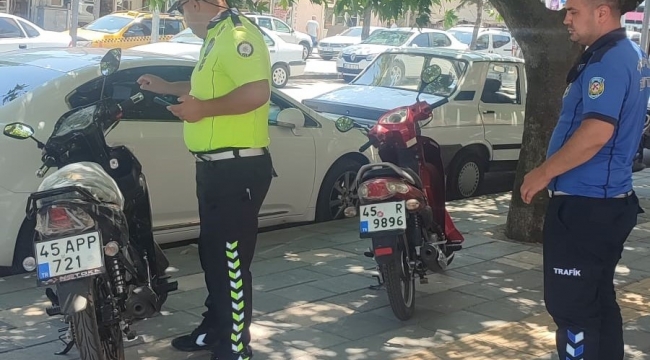 Motosikletlere Kaldırımda Park Yasağı