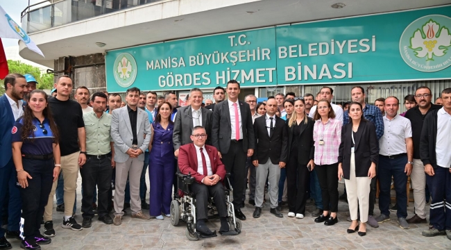 Gördes'ten Ferdi Zeyrek Geçti