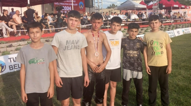 Güreşçilerimiz Göğsümüzü Kabarttı