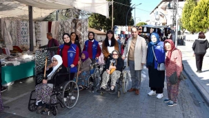 Huzurevi Sakinleri Gönüllüler Eşliğinde Pazara Çıktı