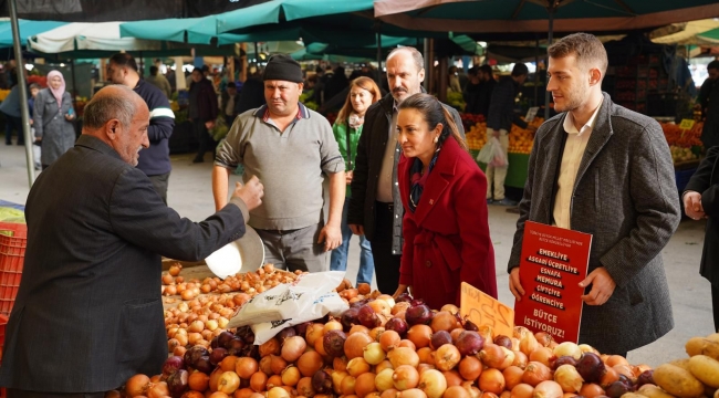 Başkan Özalper Pazaryerinde Üreticileri Dinledi