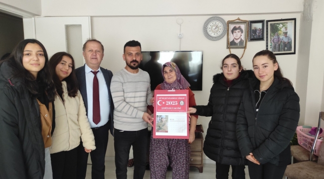 Öğrencilerden Gördesli Şehitlere Vefa