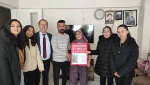 Öğrencilerden Gördesli Şehitlere Vefa