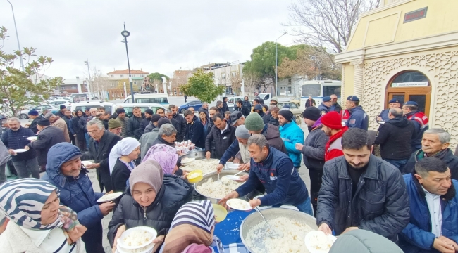 CHP Gençlik Kollarından Depremin Yıldönümünde Pilav Hayrı