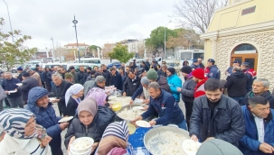 CHP Gençlik Kollarından Depremin Yıldönümünde Pilav Hayrı