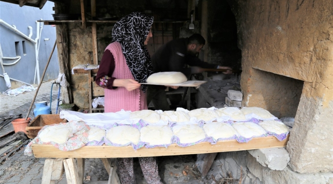 Ekmeklerini Kendileri Pişiriyorlar