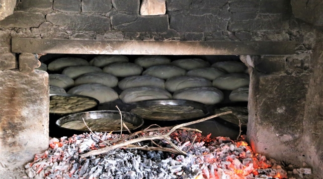 Ekmeklerini Kendileri Pişiriyorlar