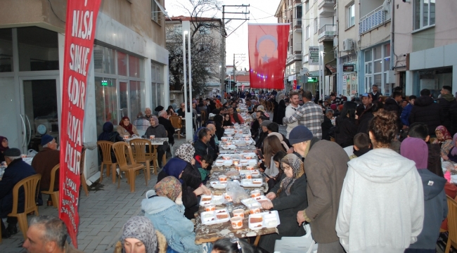 Divan Mahallesinde Muhteşem İftar Sofrası