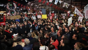Manisa'da CHP'den Demokrasi Yürüyüşü