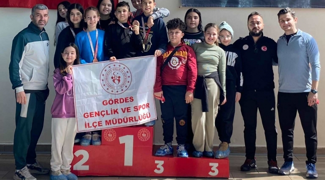 Yüzücülerimiz Madalyalarla Döndü