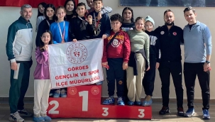 Yüzücülerimiz Madalyalarla Döndü
