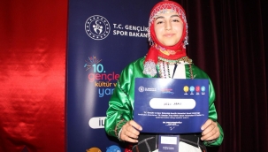 Arzu Abalı Şiir Yarışmasında İl Birincisi Oldu