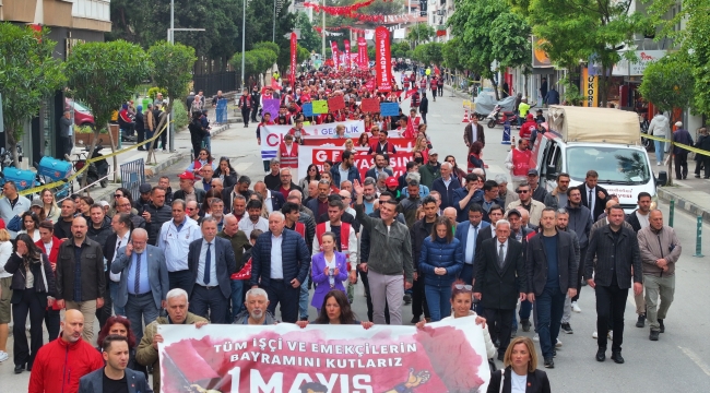 Başkan Zeyrek 1 Mayıs'ta Emekçilerle Omuz Omuza Yürüdü