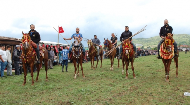Yörük Türkmen Ruhu Çiçekli'de Şahlandı