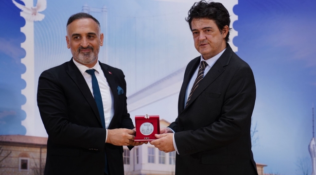 Ömer Alp'in Hava Postası Koleksiyonun Altın Madalya