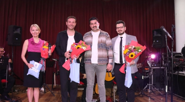 Atatürk'ün Sevdiği Şarkılar Seslendirildi