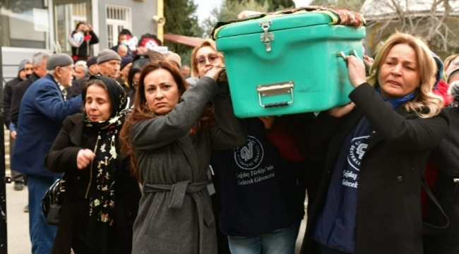 Boşanma Aşamasındaki Eşinin Öldürdüğü Kadının Tabutunu Kadınlar Taşıdı