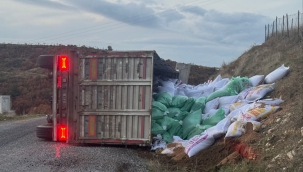 Tır Devrildi Bir Kişi Yaralandı