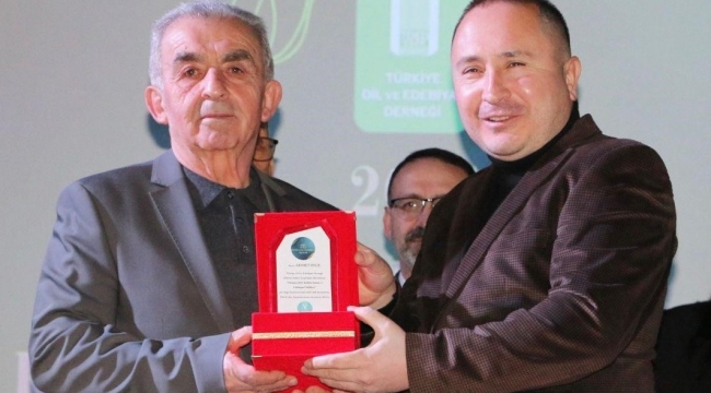 Gazeteci Yazar Ahmet İnce'ye Onur Ödülü